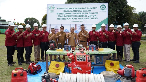 PT Mitra Unggul Pusaka unit bisnis Asian Agri, menggelar upacara peringatan Bulan Keselamatan dan Kesehatan Kerja (K3) Nasional Tahun 2025 di Lapangan Bola Kebun Segati. (Foto: Istimewa)